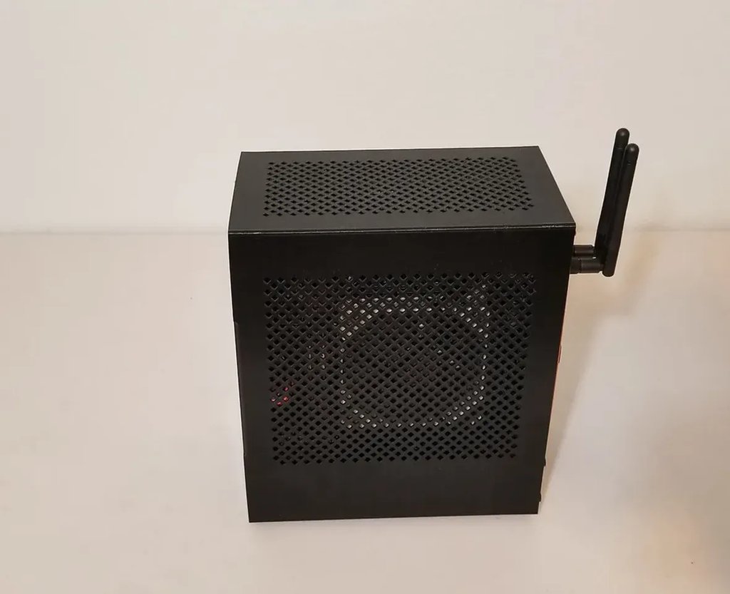 Компактный Mini-ITX корпус 4.7L, простая печать