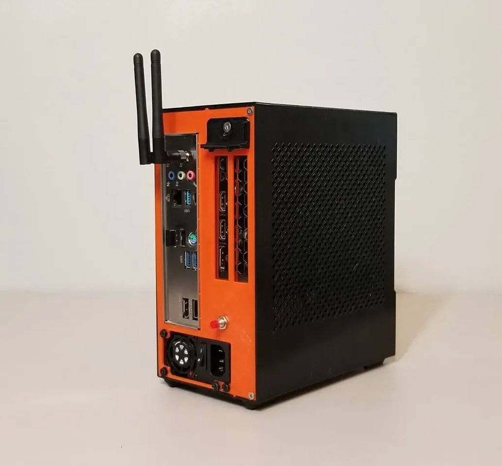 Компактный Mini-ITX корпус 4.7L, простая печать