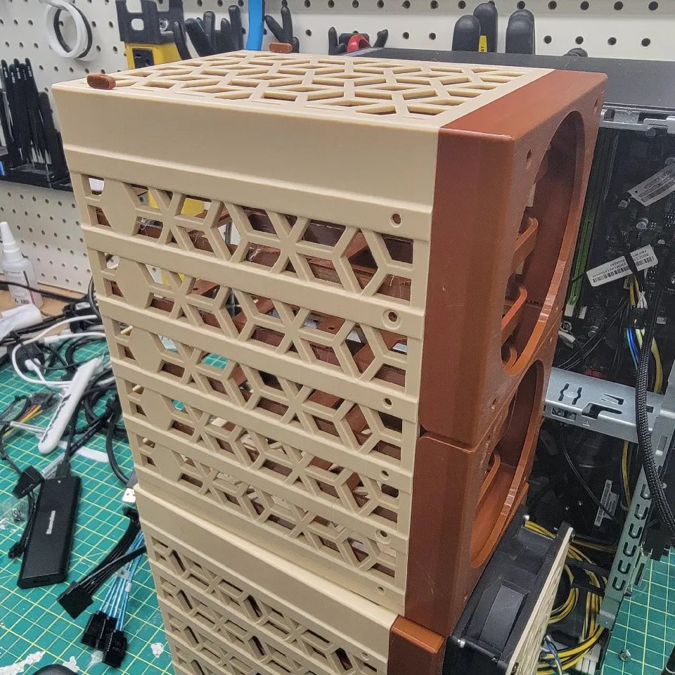 Корпус для 6 HDD/SSD с фиксацией дисков, креплениями для вентиляторов и магнитами