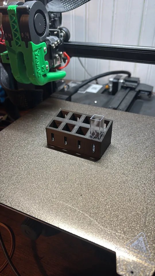 Держатель для кювет на 8 ячеек с отверстием для наблюдения