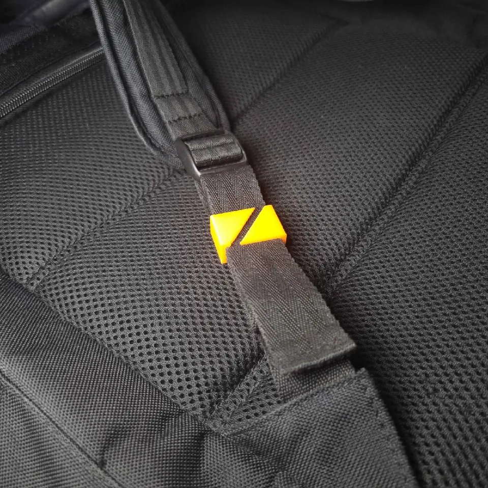 Держатель для лямок рюкзака