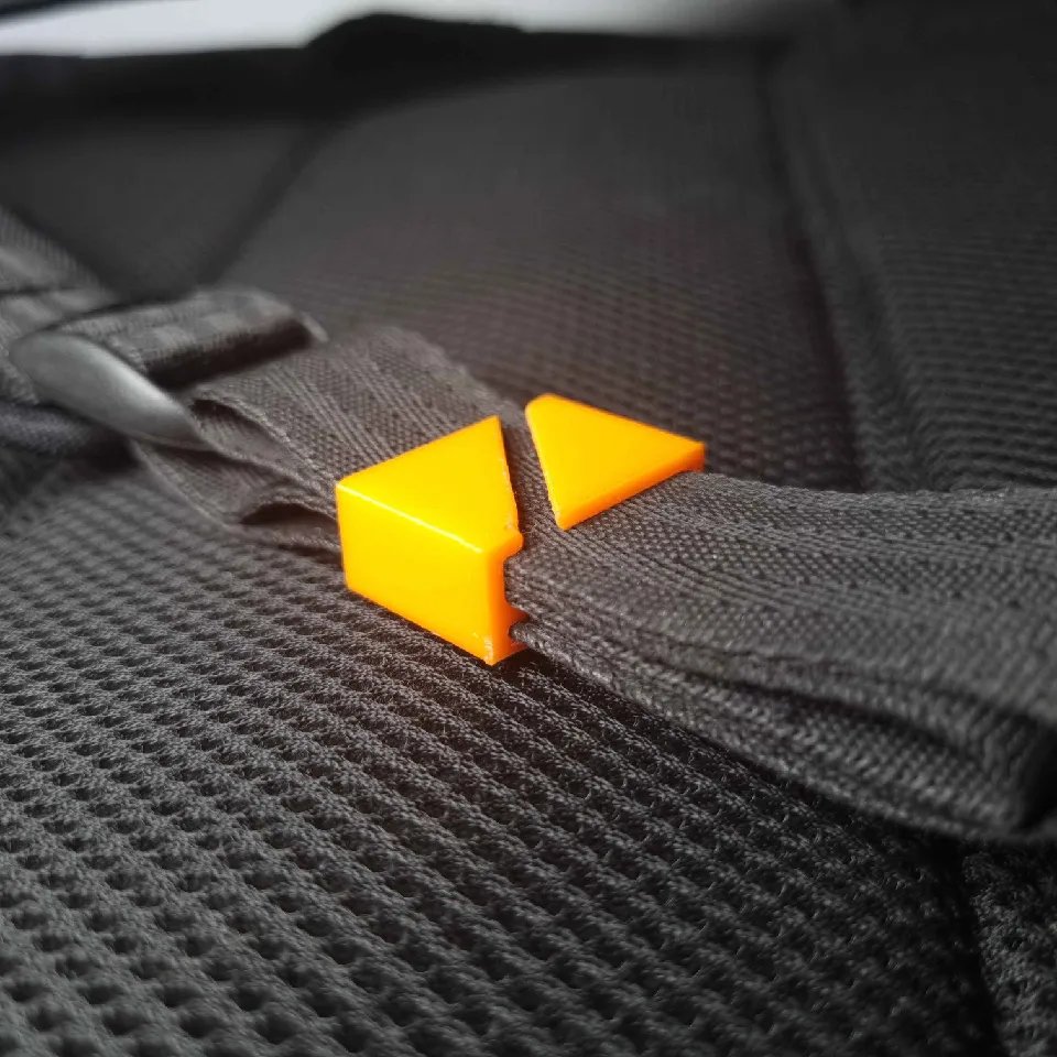 Держатель для лямок рюкзака