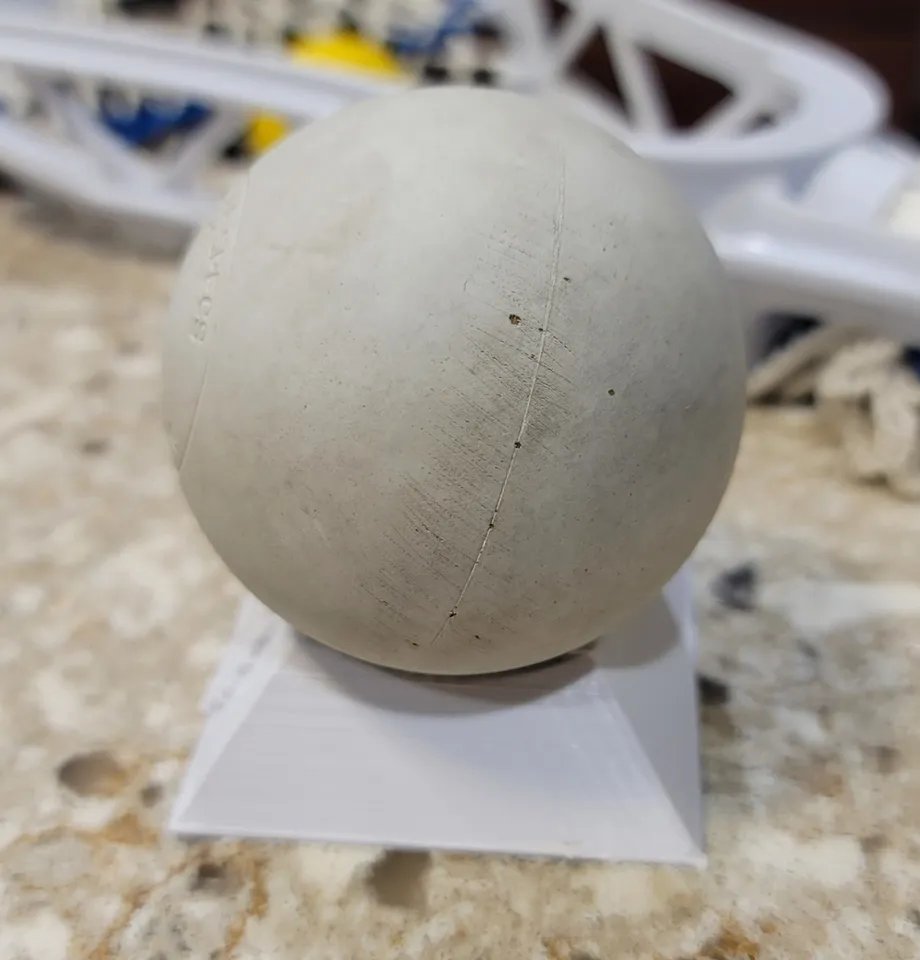 Подставка для бейсбольного или лакросс-мяча