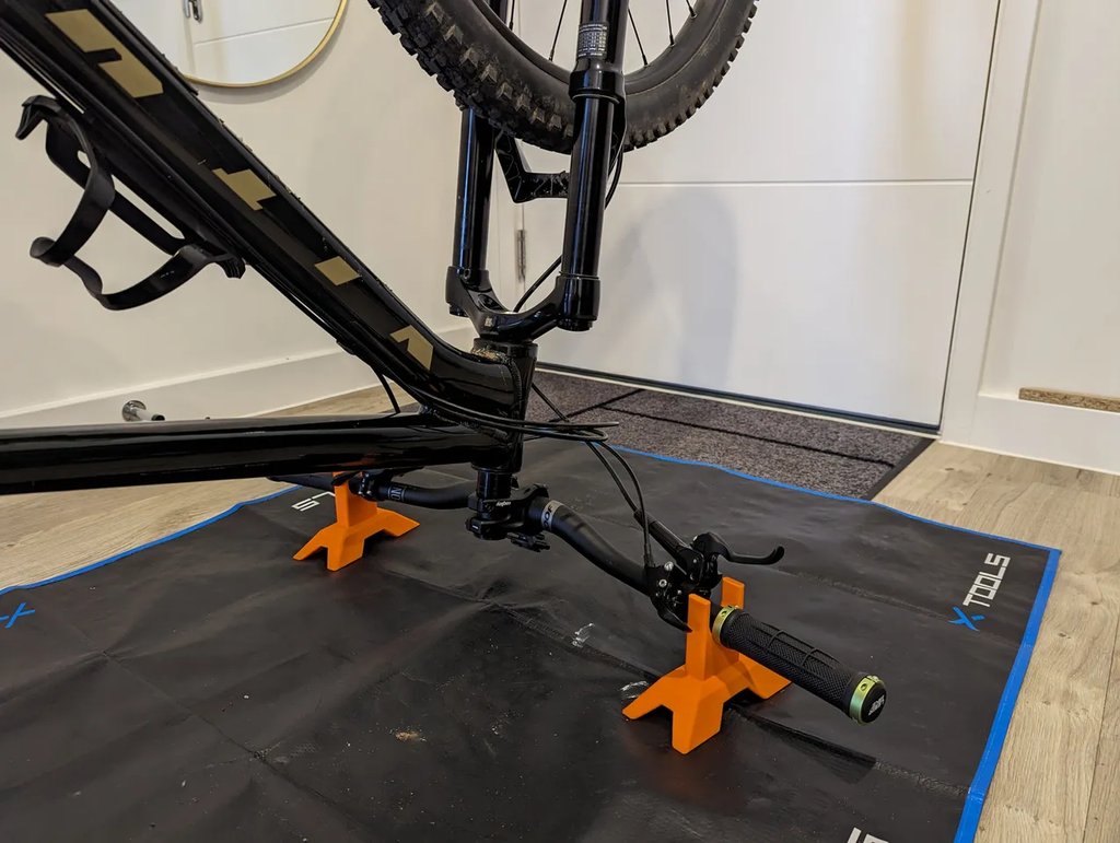 Стойка для велосипедного руля