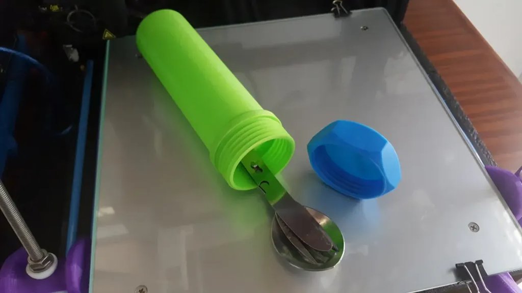 Контейнер для походных столовых приборов