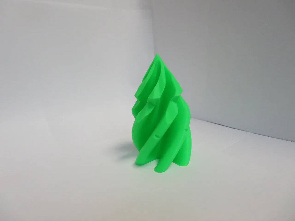 Рождественская елка с проходным отверстием