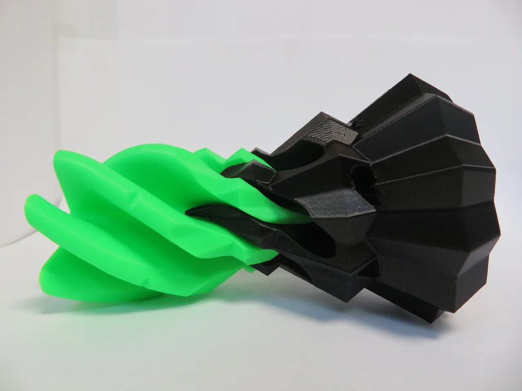 Рождественская елка с проходным отверстием