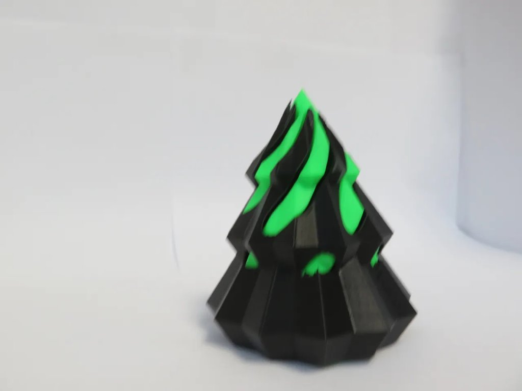 Рождественская елка с проходным отверстием