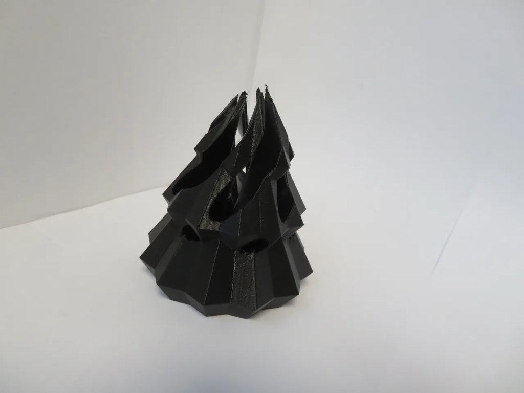 Рождественская елка с проходным отверстием