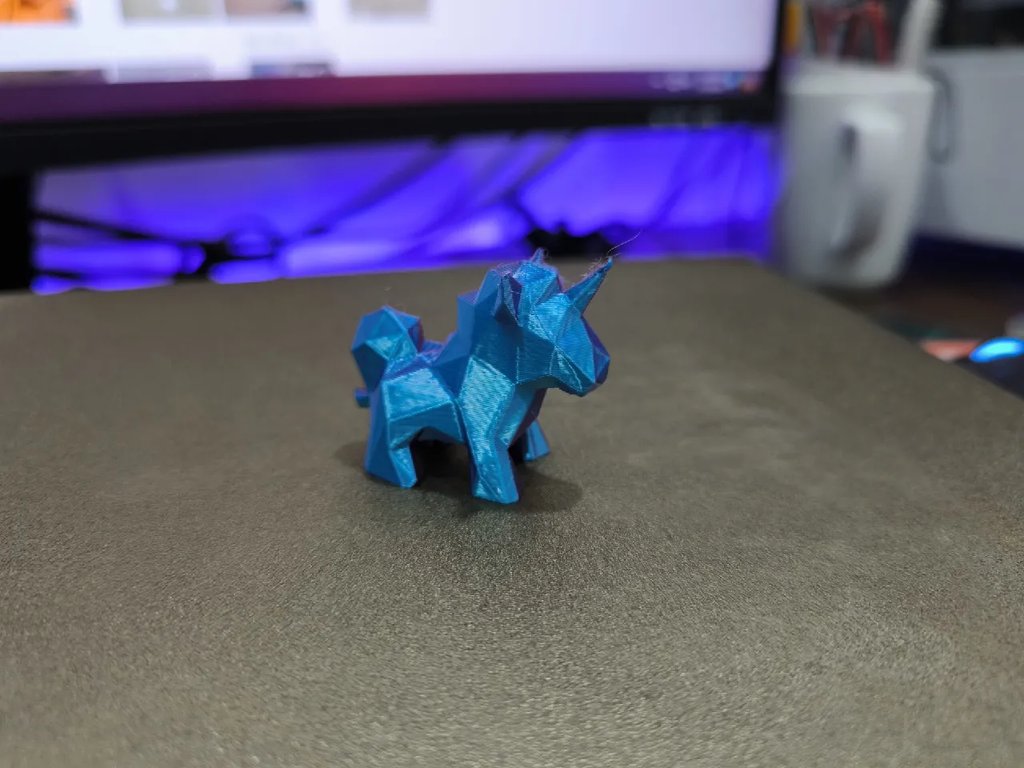 Милый единорог Lowpoly