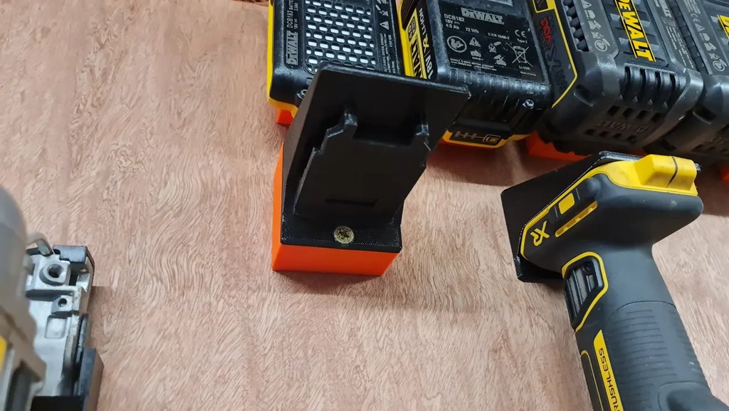 Крепление для инструмента Dewalt