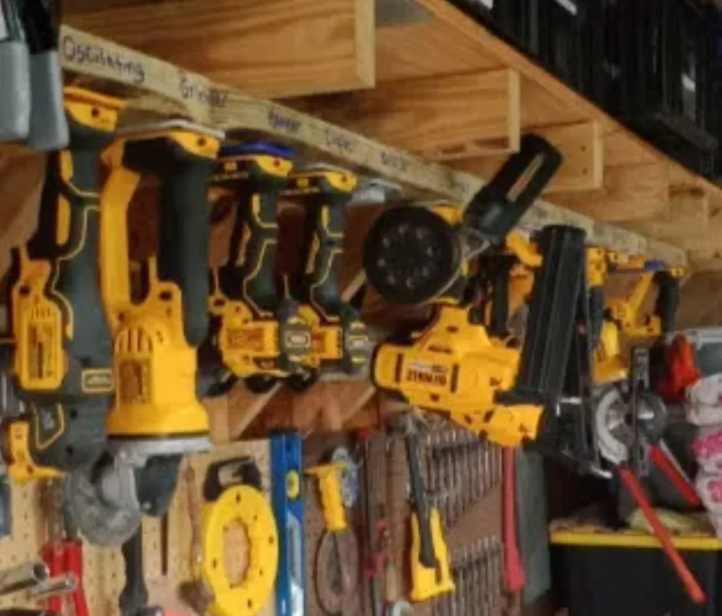 Крепления для инструментов DeWalt