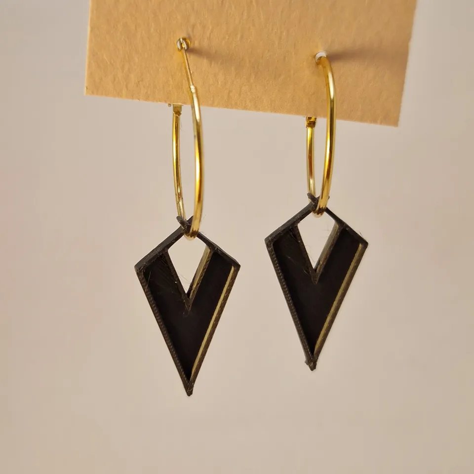 Diamond Elegance - Геометрические серьги в форме ромба