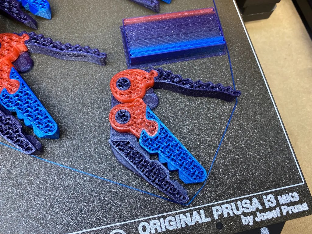 Механическая клипса-зажим Dino-Clip (печать без поддержек)