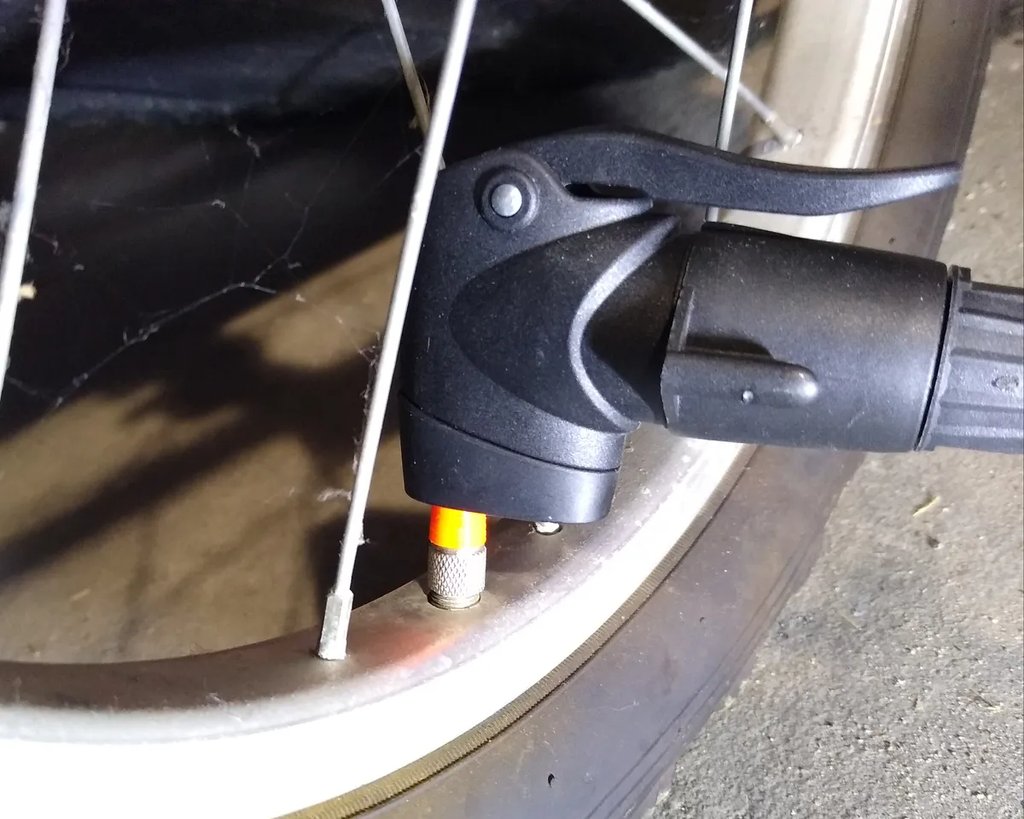 Адаптер для вентилей Dunlop / Presta – Schrader