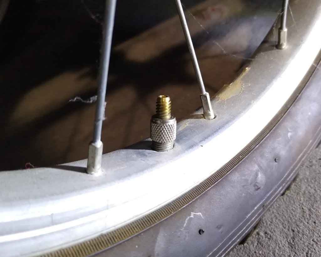 Адаптер для вентилей Dunlop / Presta – Schrader