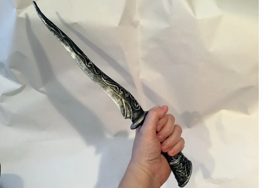 Эбонитовый кинжал из Skyrim