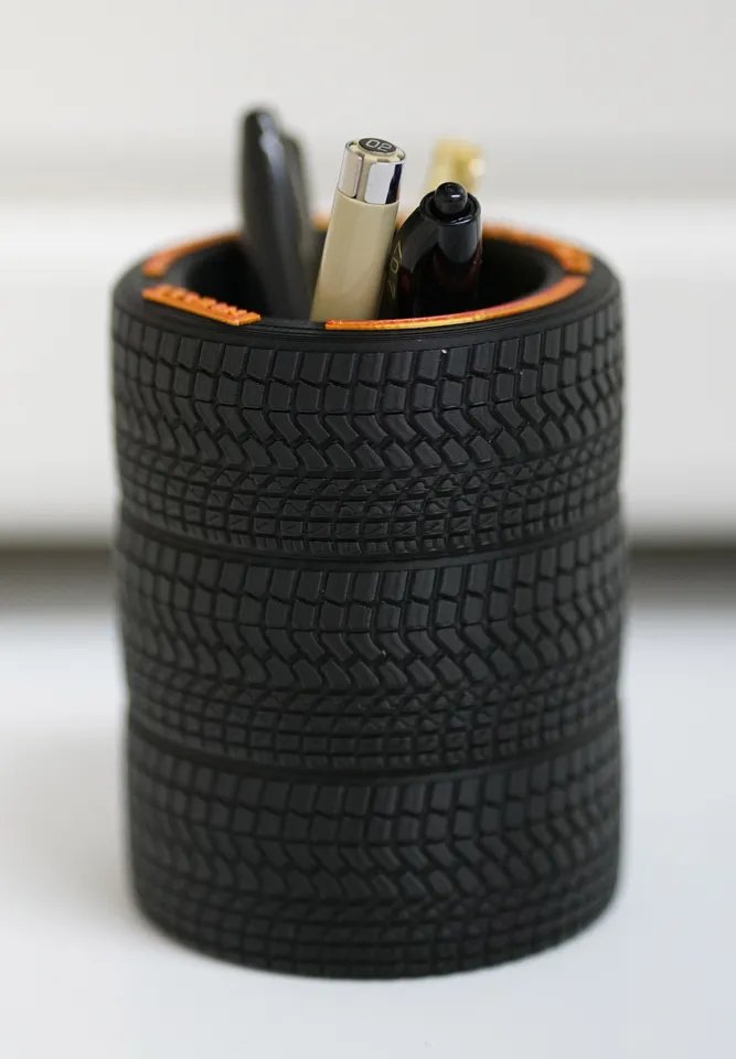 Шины F1 - Большая подставка для карандашей и ручек