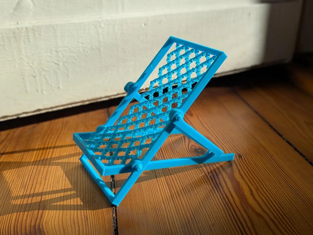 Подставка для телефона в виде складного пляжного кресла