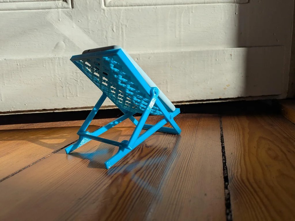 Подставка для телефона в виде складного пляжного кресла