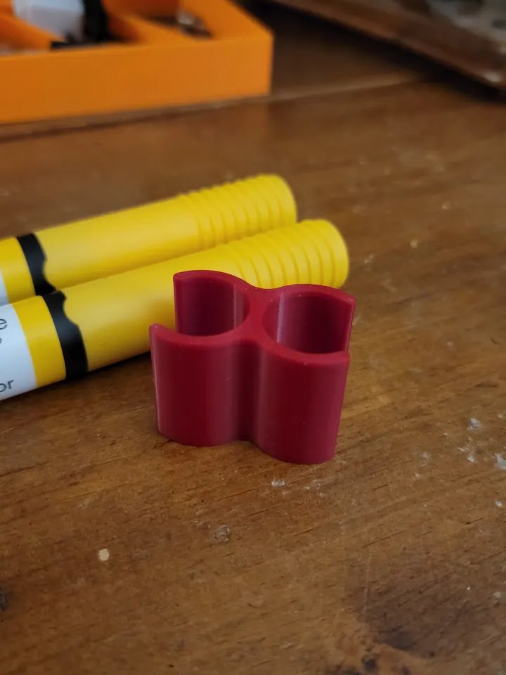 Клипса для двух эпипенов