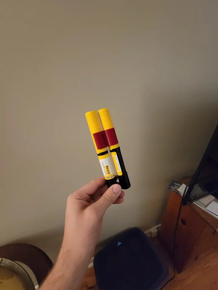 Клипса для двух эпипенов