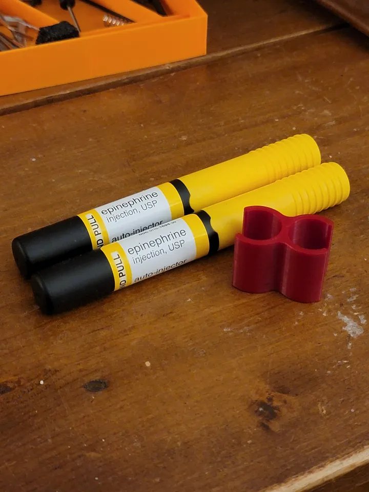 Клипса для двух эпипенов