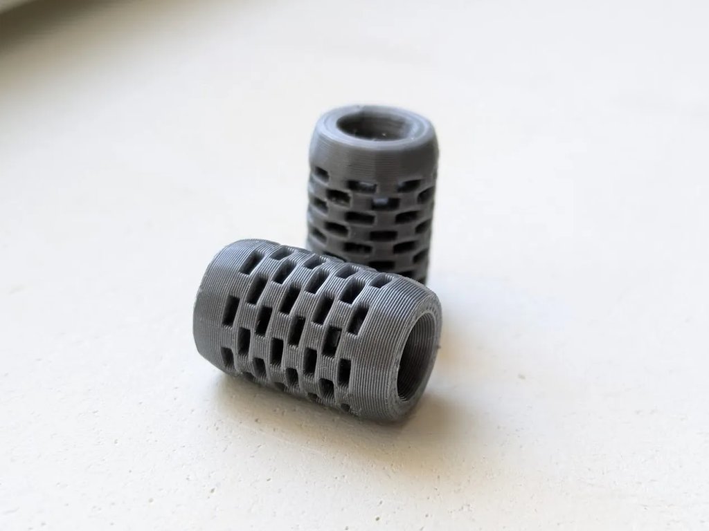 Бусины с перфорацией в сетку