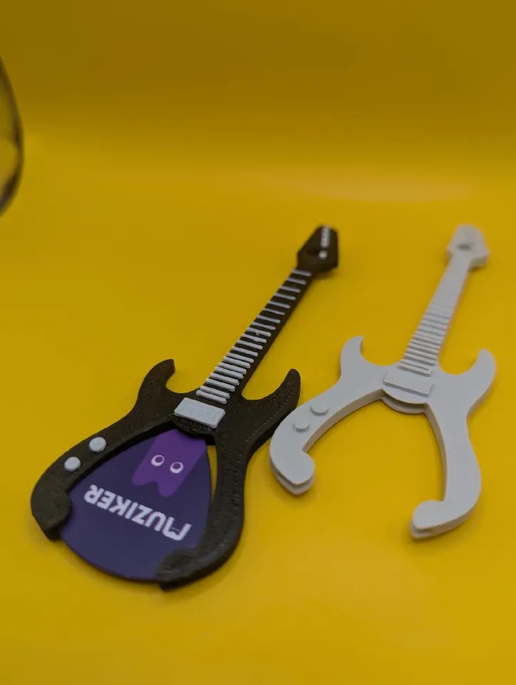 Брелок для гитарных медиаторов