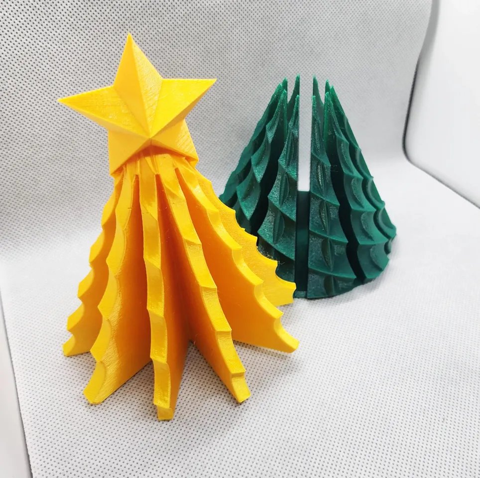 Рождественская елка из двух частей с замковым соединением