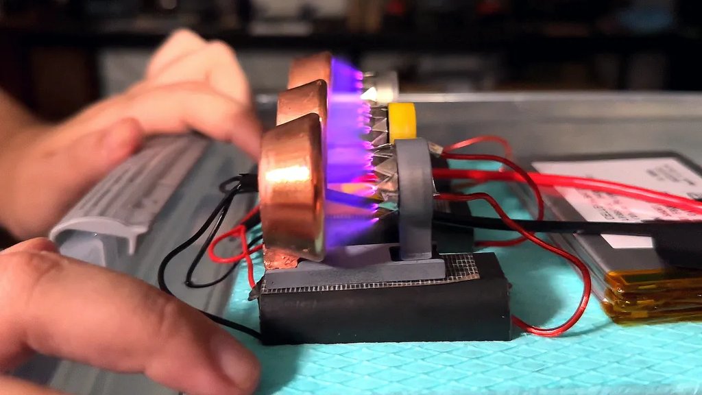 Ионный двигатель