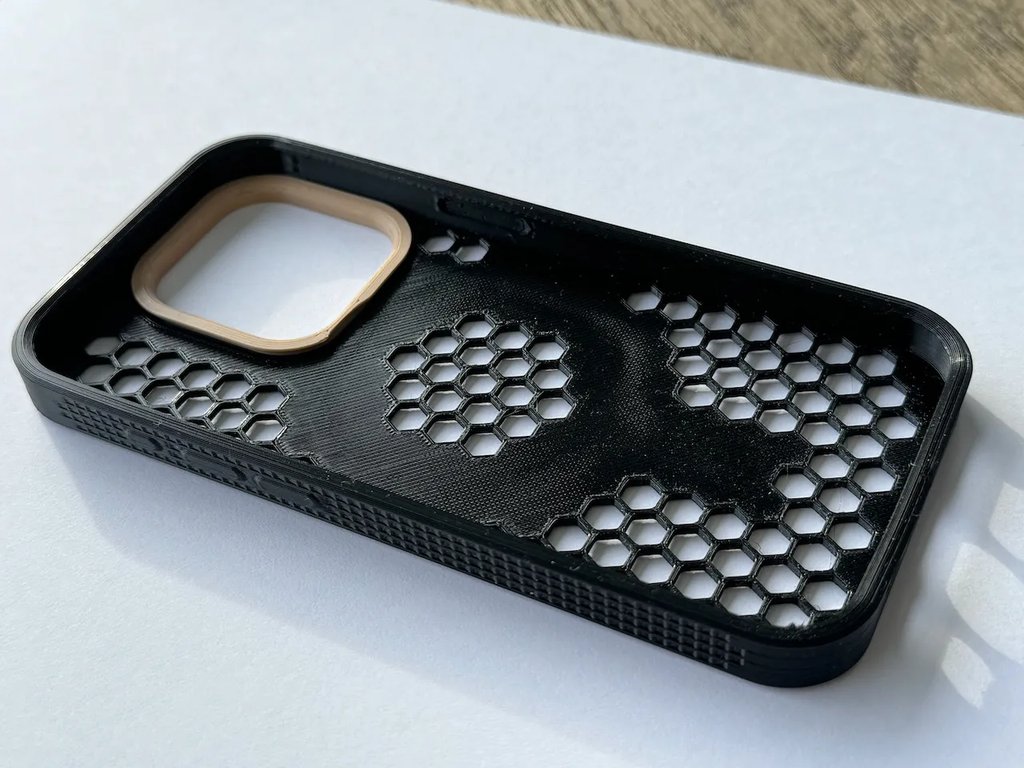 Чехол для iPhone 15 Pro (гибкий, MagSafe)