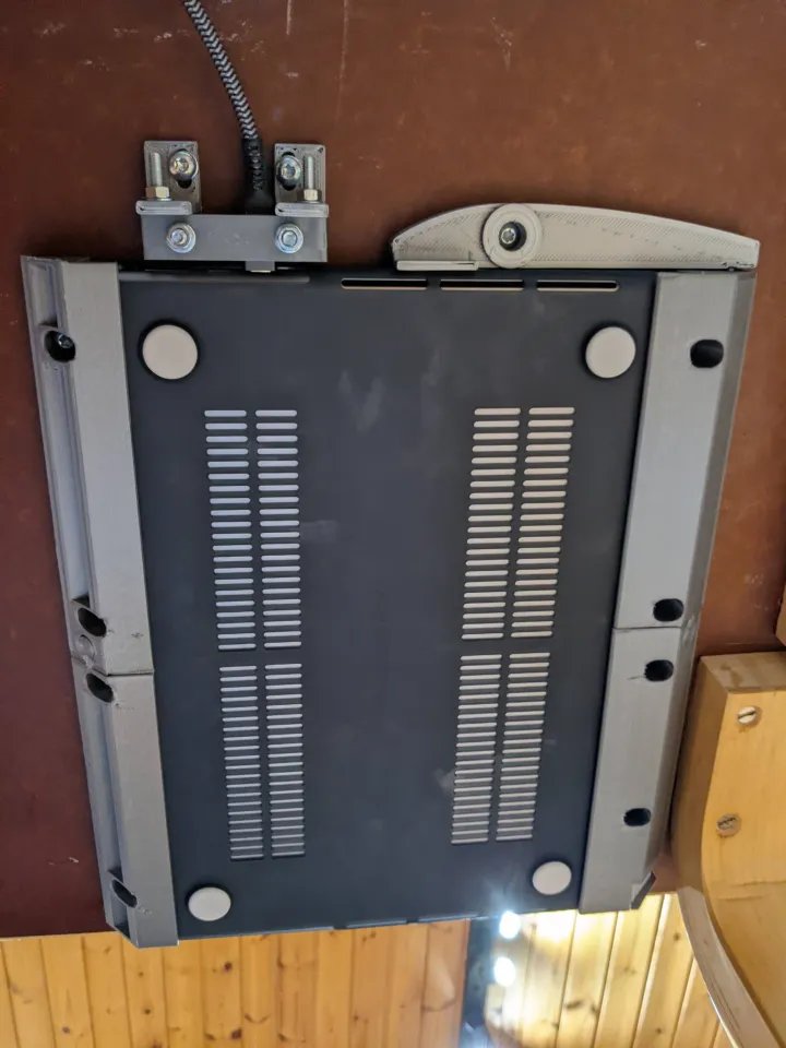 Док-станция для ноутбука под столом