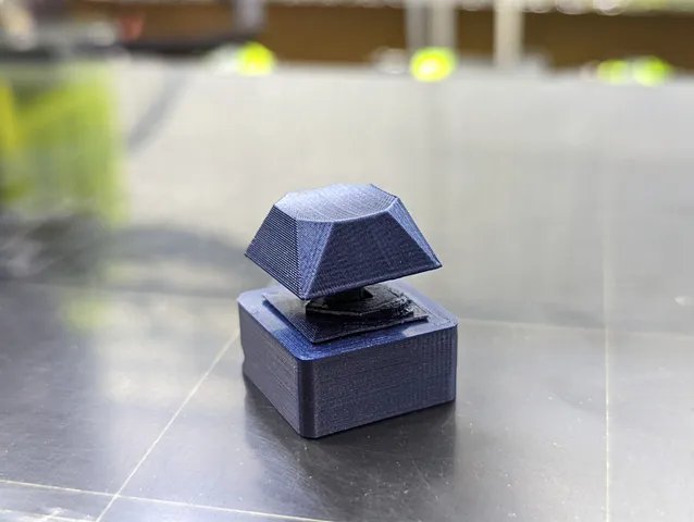 Ваза "Роза" в стиле лоу-поли