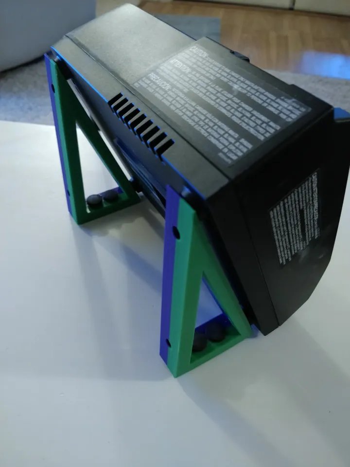 Настенное крепление для зарядного устройства Makita DC18RC