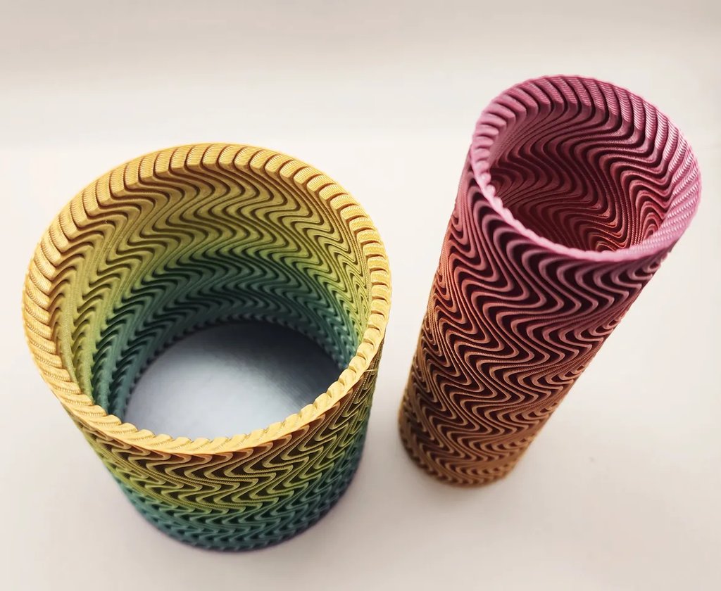 Волнистый набор ваз Mesmerizing