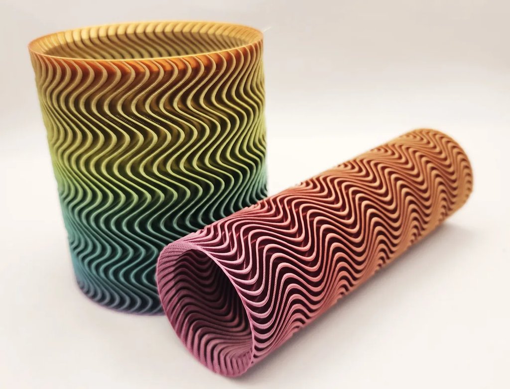 Волнистый набор ваз Mesmerizing