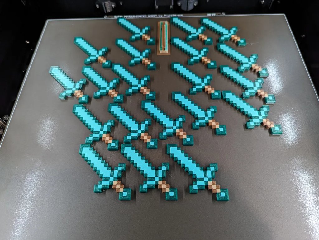 Набор инструментов Minecraft в разных цветах