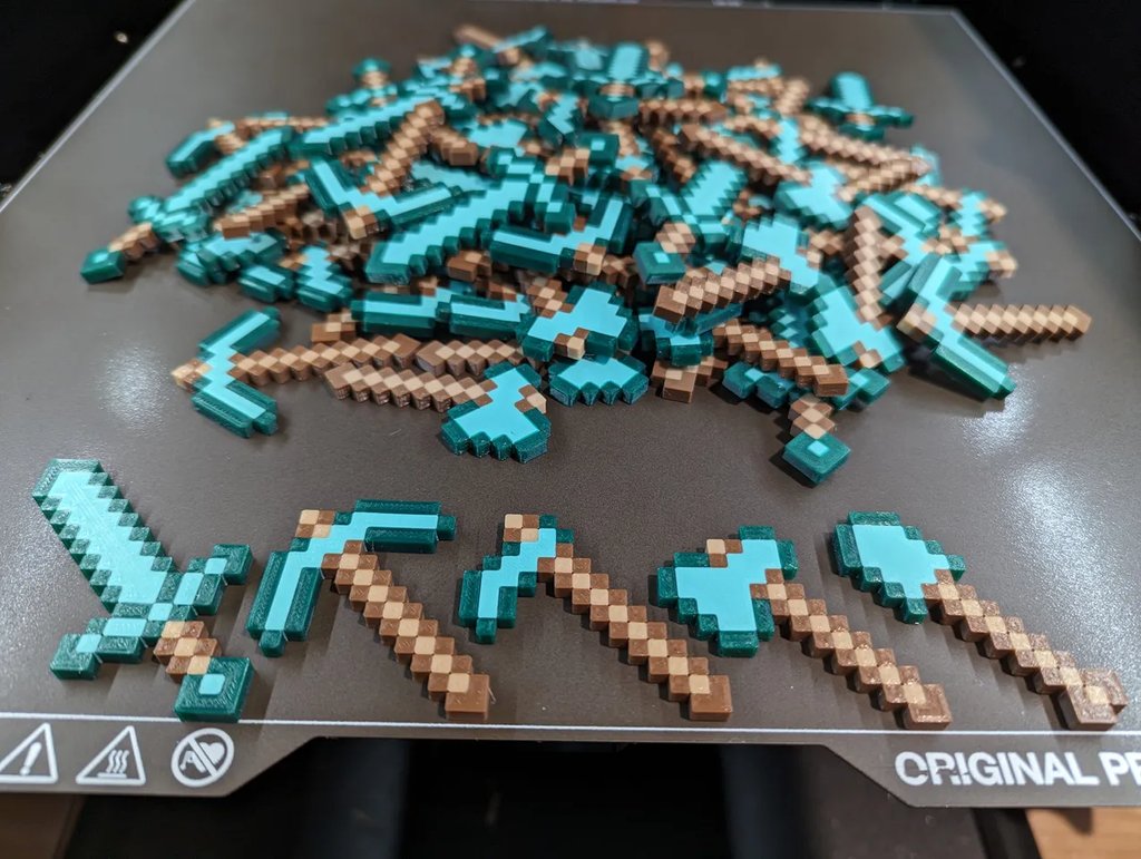 Набор инструментов Minecraft в разных цветах