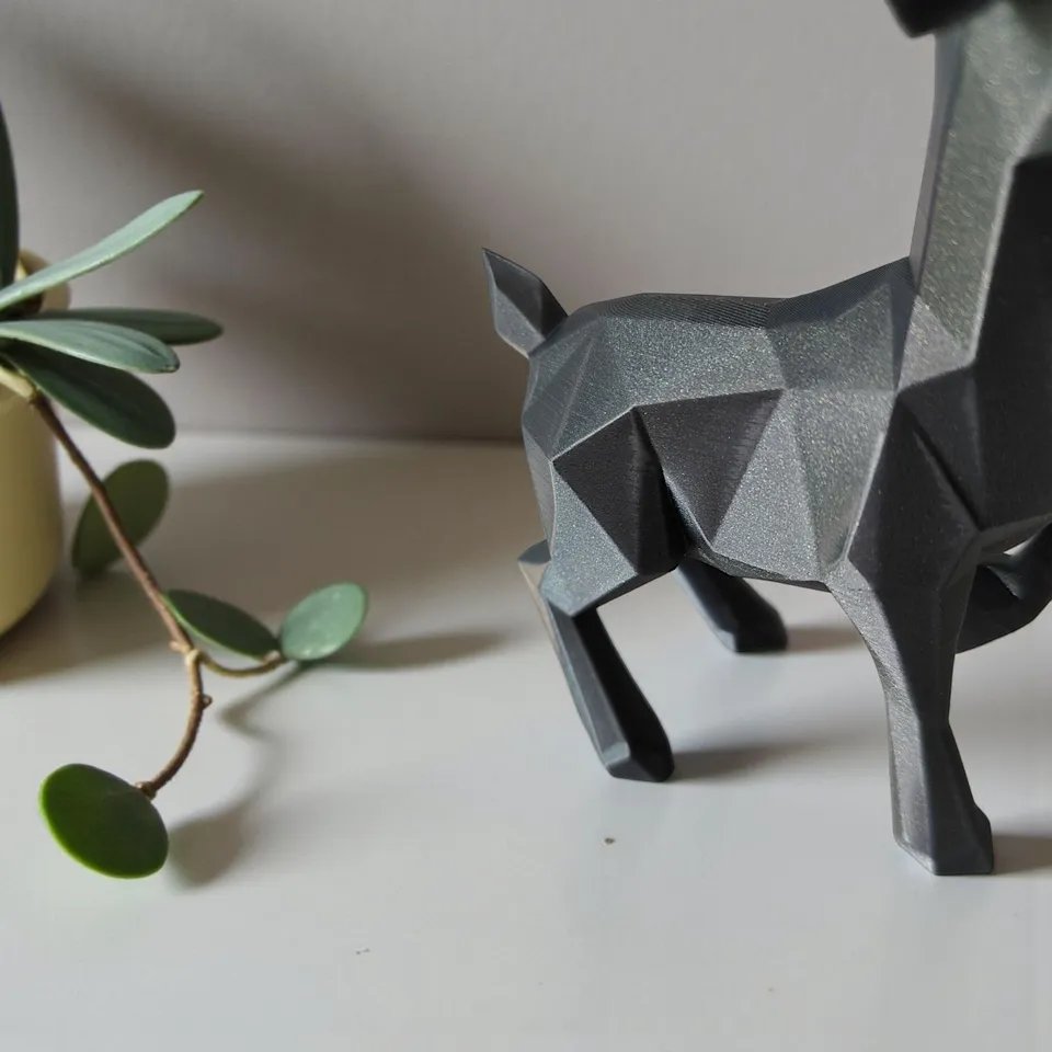 Минималистичный олень в стиле low poly