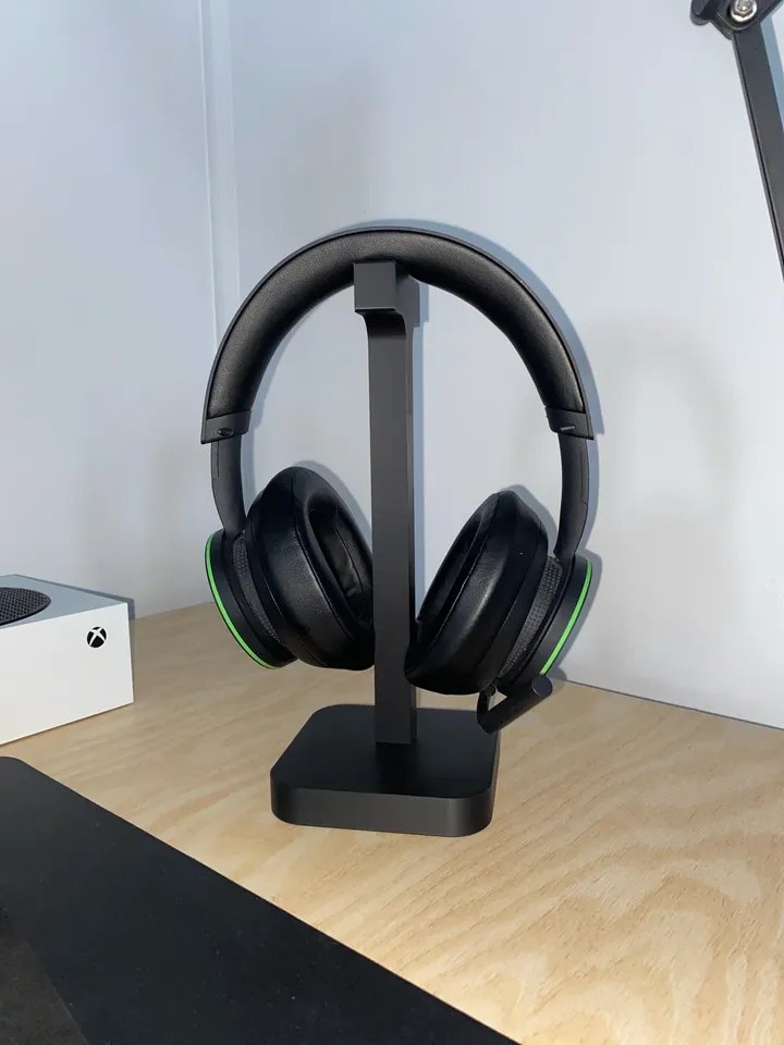 Минималистичная подставка для наушников