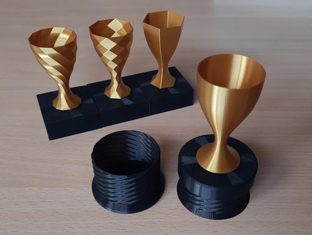 Минималистичный кубок (в режиме вазы) и подставка со скрытым отсеком