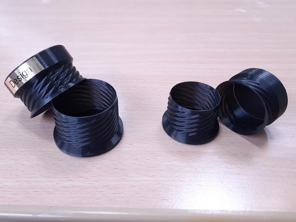 Минималистичный кубок (в режиме вазы) и подставка со скрытым отсеком