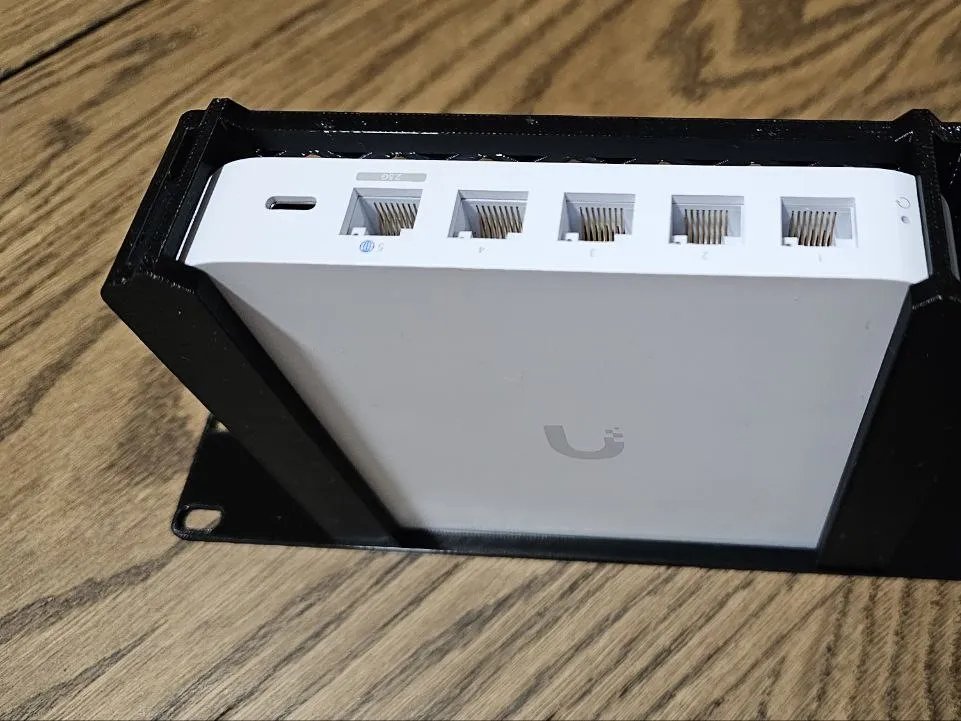 Модульная настенная стойка для UniFi UXG Max | UniFi UCG-Ultra | UniFi UCG-Max (19" версия)