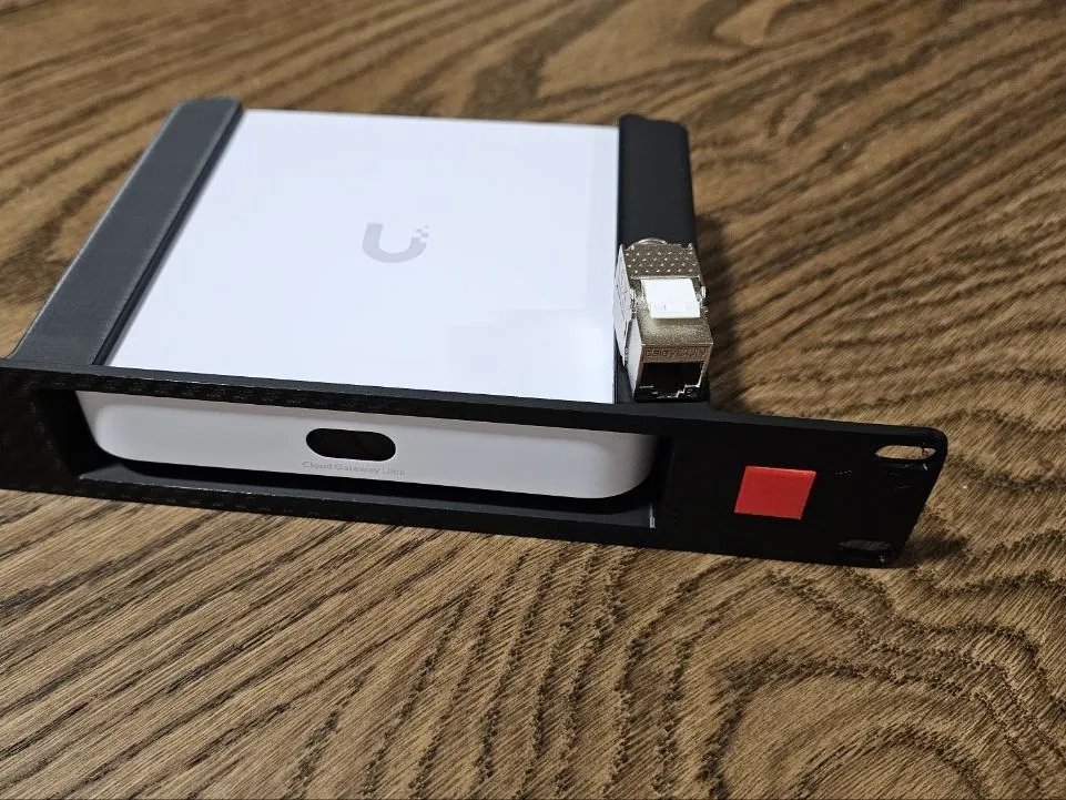 Модульная настенная стойка для UniFi UXG Max | UniFi UCG-Ultra | UniFi UCG-Max (19" версия)