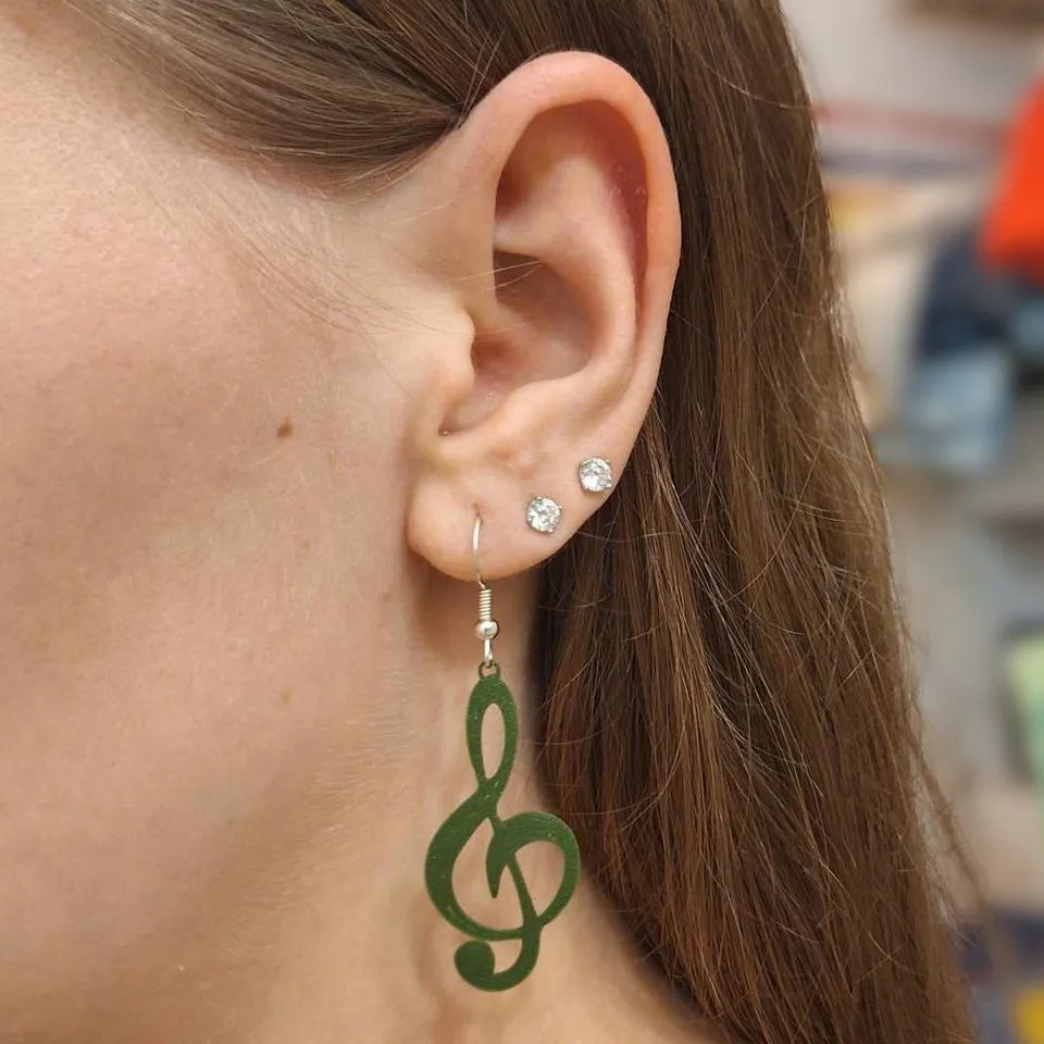 Музыкальные украшения: набор сережек с музыкальными знаками