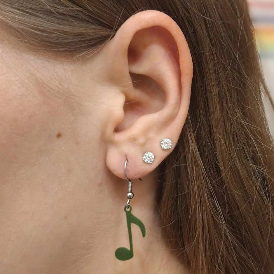 Музыкальные украшения: набор сережек с музыкальными знаками