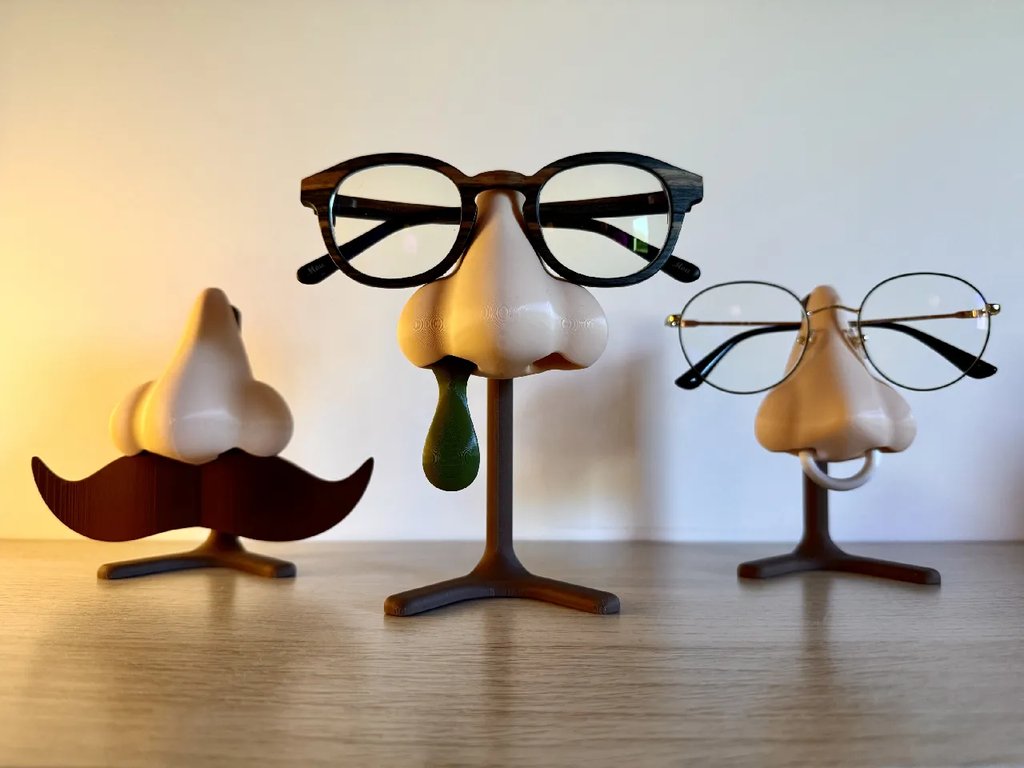 Держатель для очков в виде носа с аксессуарами