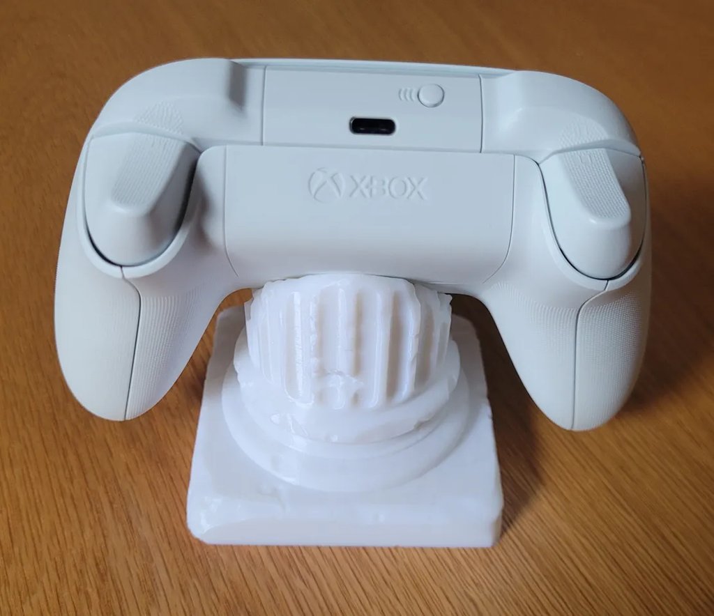 Подставка для контроллера Xbox Series X/S с отсеком для батареек