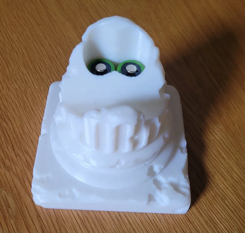 Подставка для контроллера Xbox Series X/S с отсеком для батареек